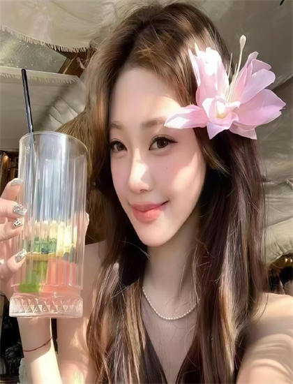 爱得太多的女人_超碰公开免费视频_王的女人吻戏
